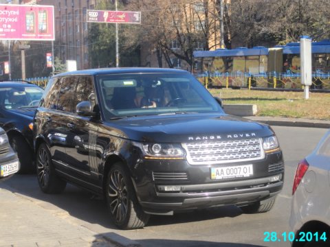 Автомобіль із номером AA0007OI