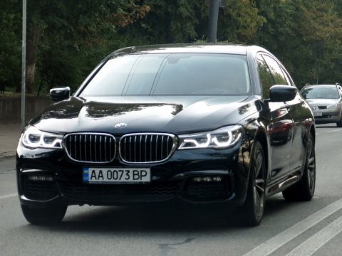 Автомобіль із номером AA0073BP