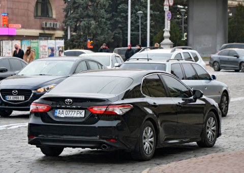 Автомобіль із номером AA0777PK