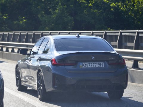 Автомобіль із номером KM7777BH