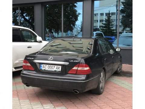 Автомобіль із номером AC0007AK