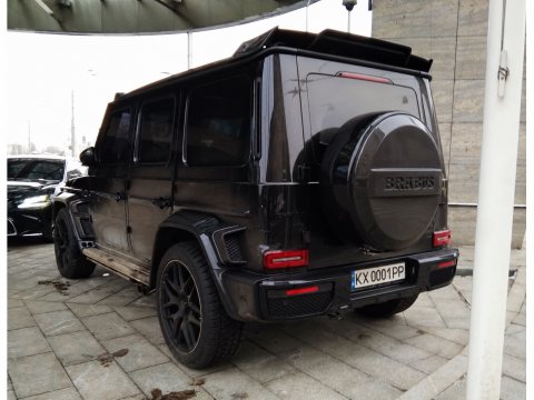 Автомобіль із номером KX0001PP