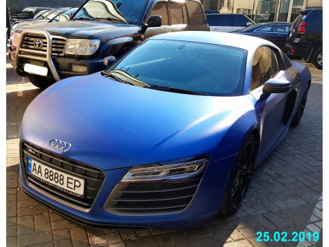 Автомобіль із номером AA8888EP