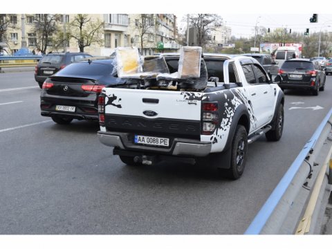 Автомобіль із номером AA0088PE
