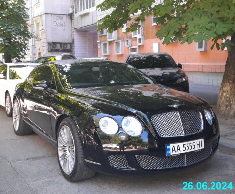 Автомобіль із номером AA5555HI