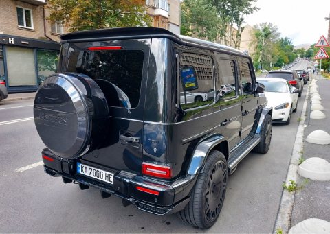 Автомобіль із номером KA7000HE