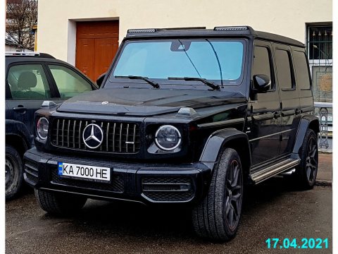 Автомобіль із номером KA7000HE
