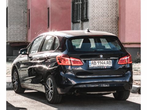 Автомобіль із номером AB1144AB
