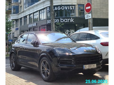 Автомобіль із номером AI0001HI