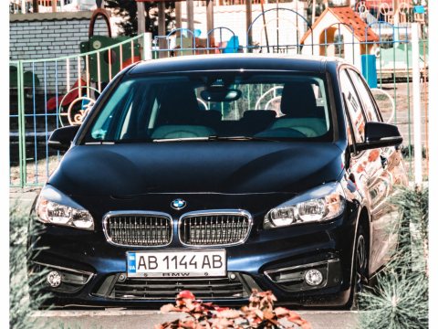 Автомобіль із номером AB1144AB