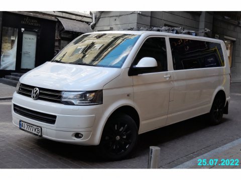 Автомобіль із номером AI7777KB