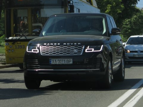 Автомобіль із номером AA0073BP