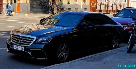 Автомобиль с номером KA0001IC