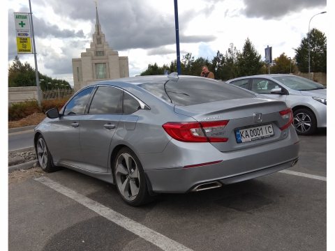 Автомобиль с номером KA0001IC