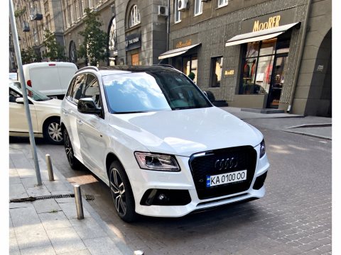 Автомобиль с номером KA0100OO