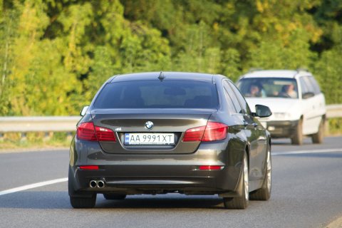 Автомобиль с номером AA9991XT
