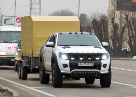 Автомобиль с номером AA0088PE