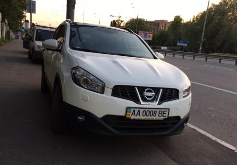 Автомобиль с номером AA0008BE