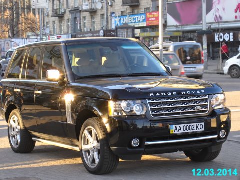 Автомобиль с номером AA0002KO