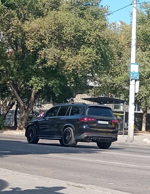 Автомобиль с номером AA8888EP