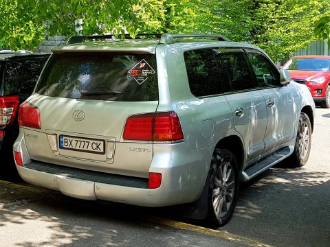 Автомобиль с номером BX7777CK
