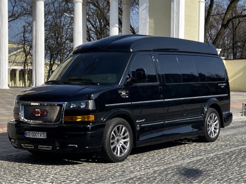 Автомобиль с номером KE0001KE
