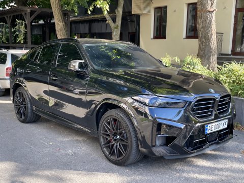 Автомобиль с номером AE0001XX