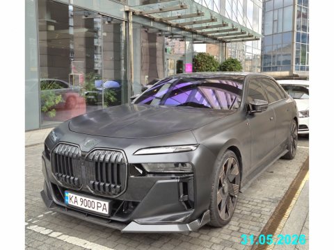 Автомобиль с номером KA9000PA