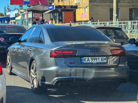 Автомобиль с номером KA9991AM