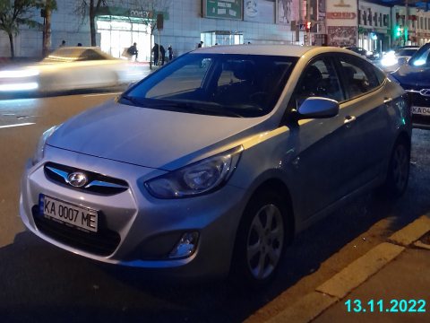 Автомобиль с номером KA0007ME