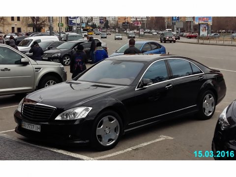 Автомобиль с номером AI7777IH