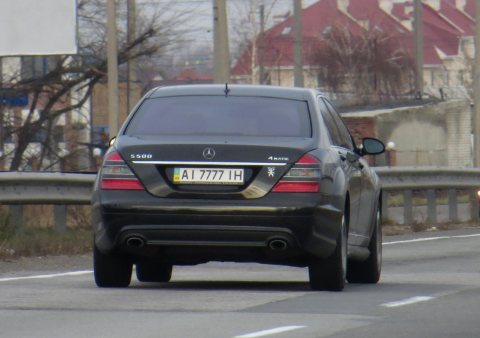 Автомобиль с номером AI7777IH